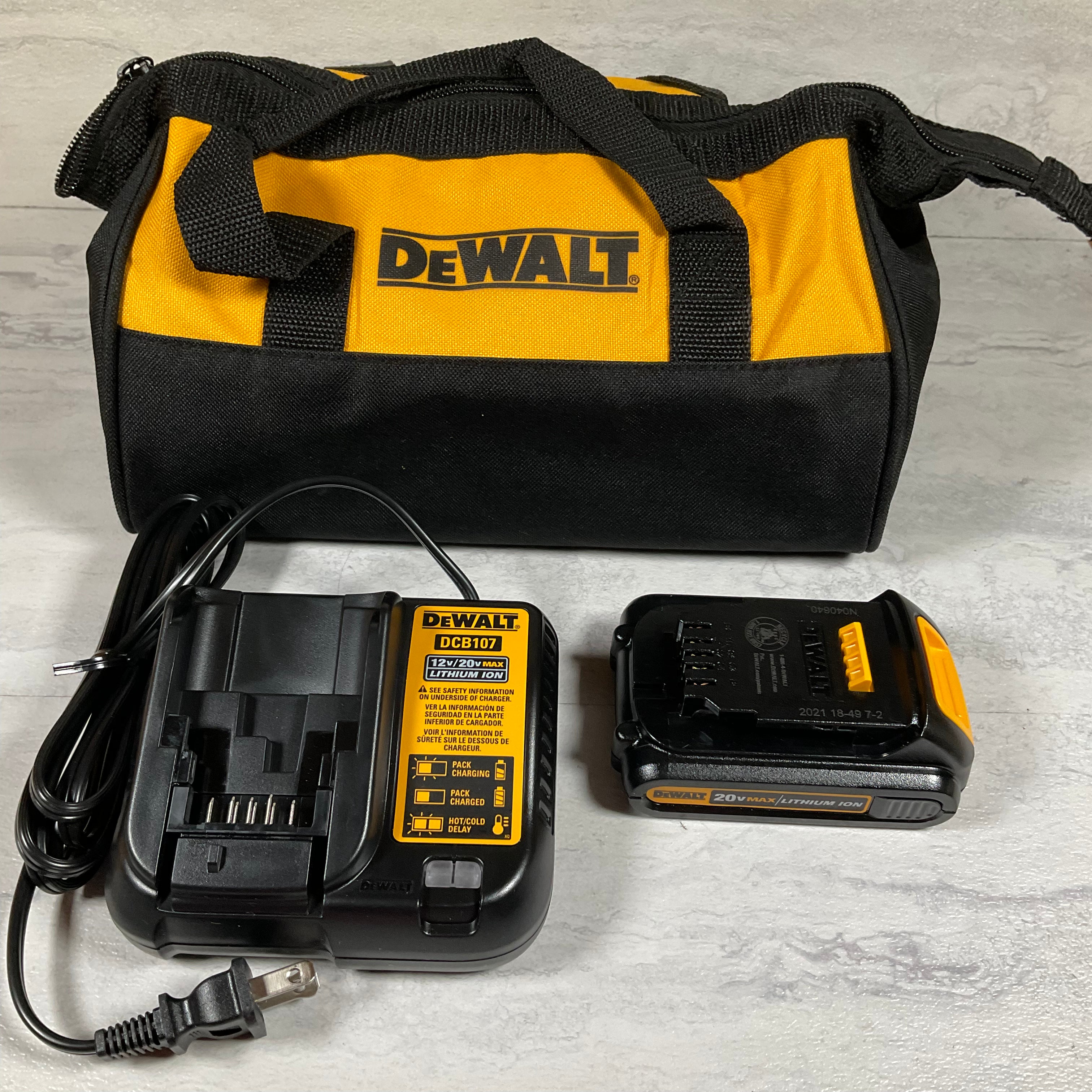**FOR PARTS** DEWALT 20V Max Cordless Drill / Driver Kit, 1/2-Inch (DCD771C2) (7331599974638)